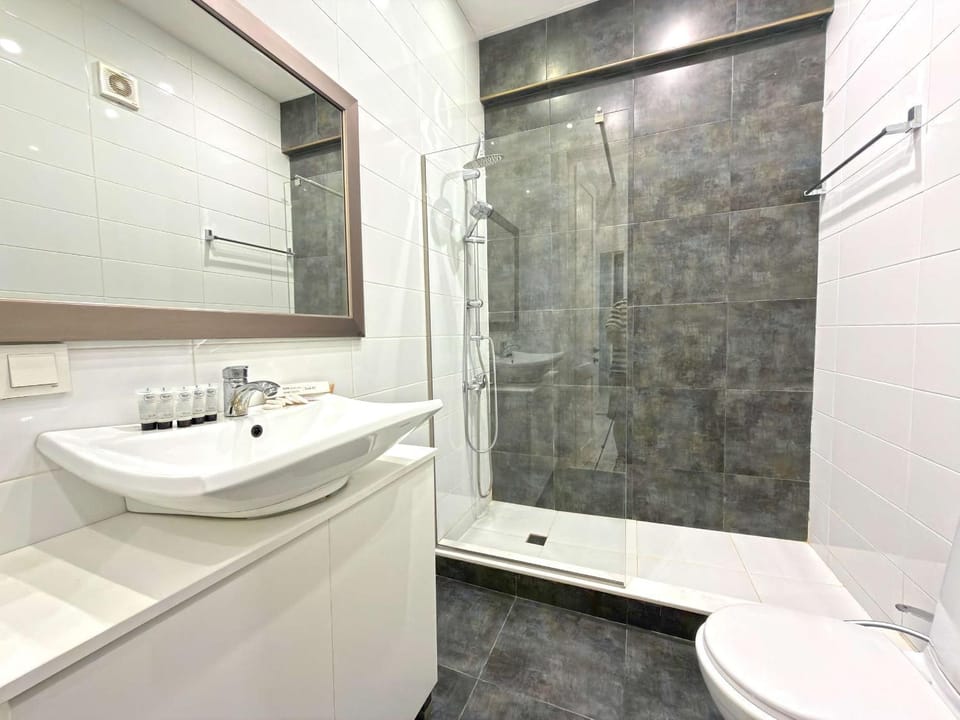 Shower, Bathroom, Bath, towels
