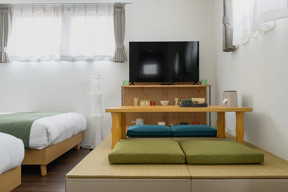 TV and multimedia, Living room, Photo of the whole room, Bedroom
