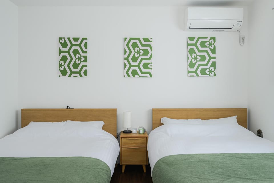 Bed, Living room, Bedroom, air conditioner
