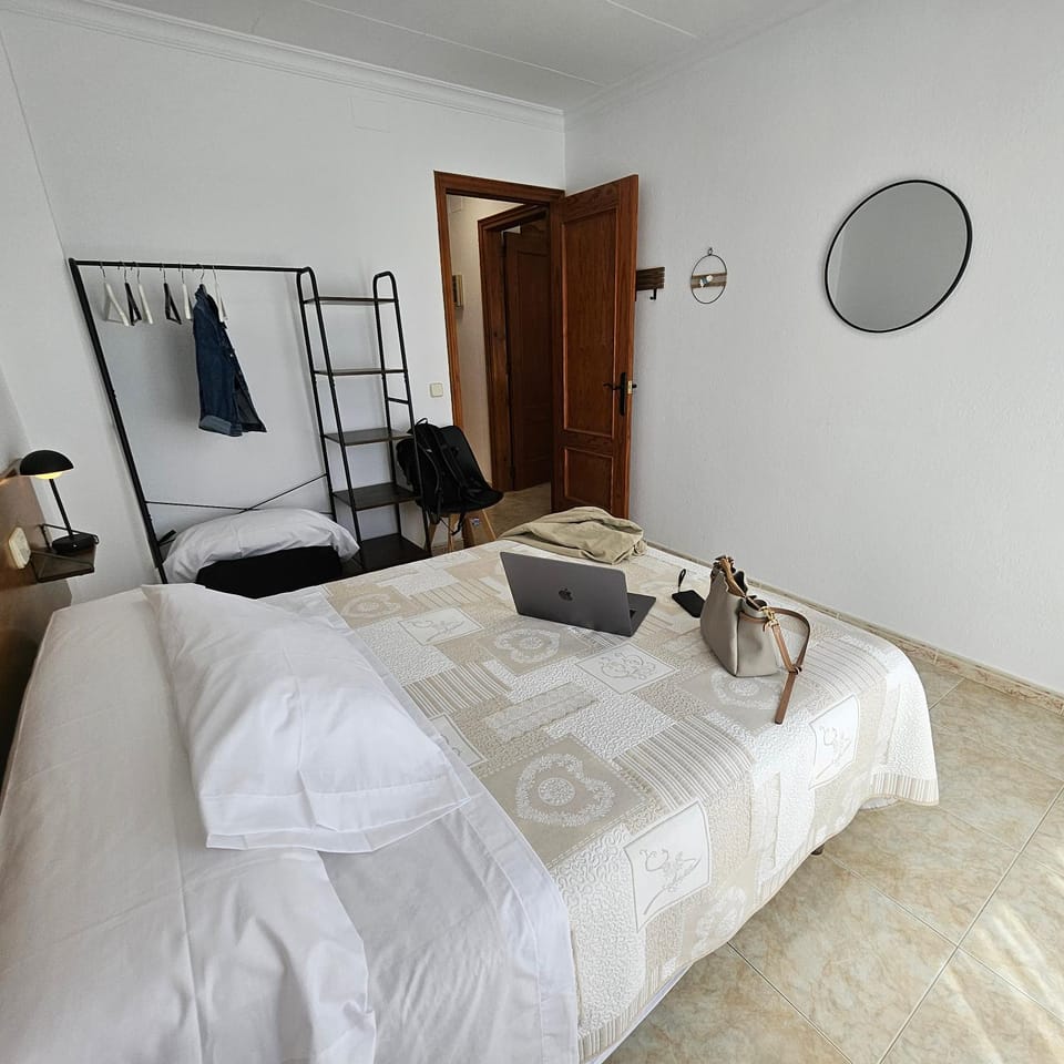 Bed, Bedroom, wardrobe, air conditioner