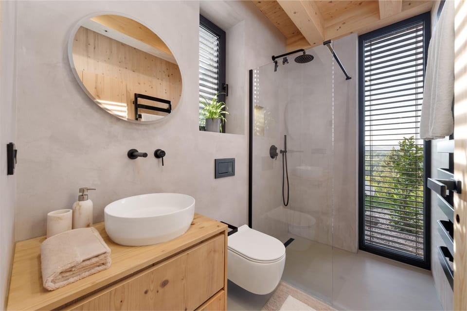Shower, Toilet, Bathroom, towels