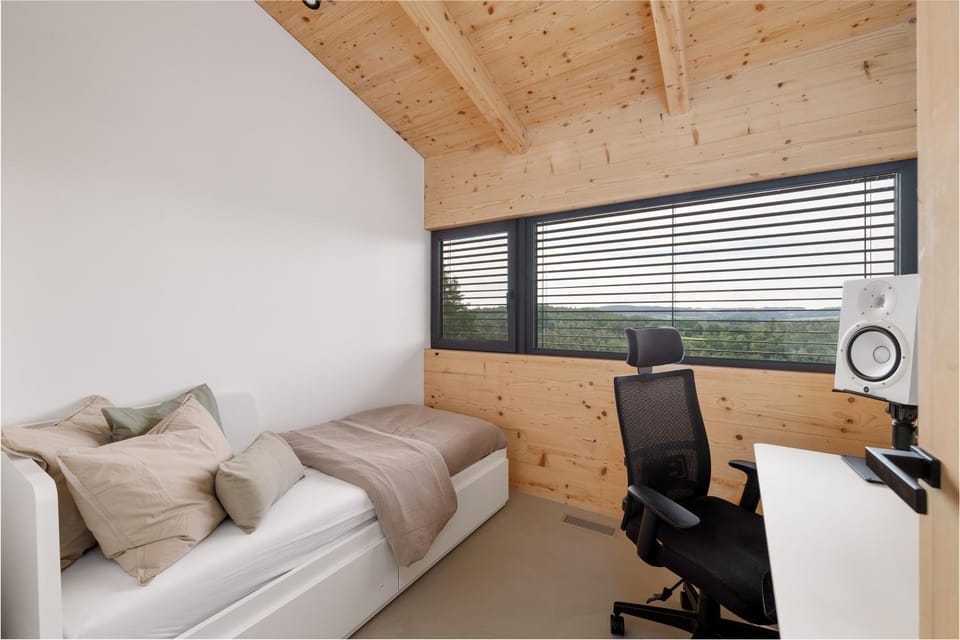 TV and multimedia, Seating area