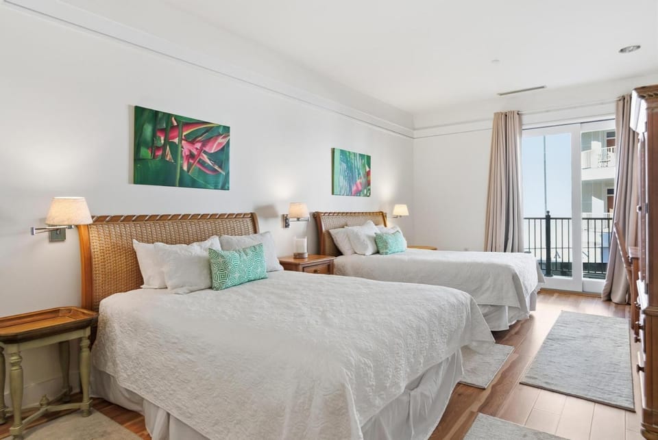 Charming Lodge Suite 261 in Bay Harbor with 1 bedroom and village view. Apartment in Bay Harbor