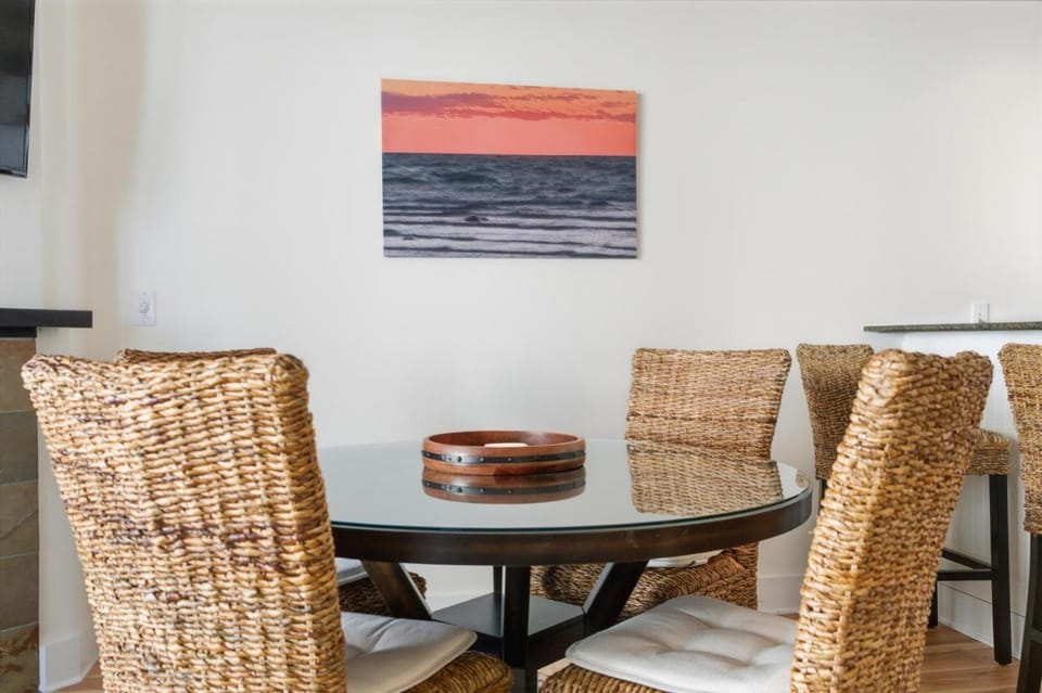 Charming Lodge Suite 261 in Bay Harbor with 1 bedroom and village view. Apartment in Bay Harbor