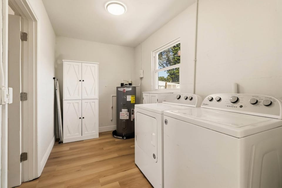 Modern 4BR Retreat | Near Lakeland & Legoland House in Auburndale