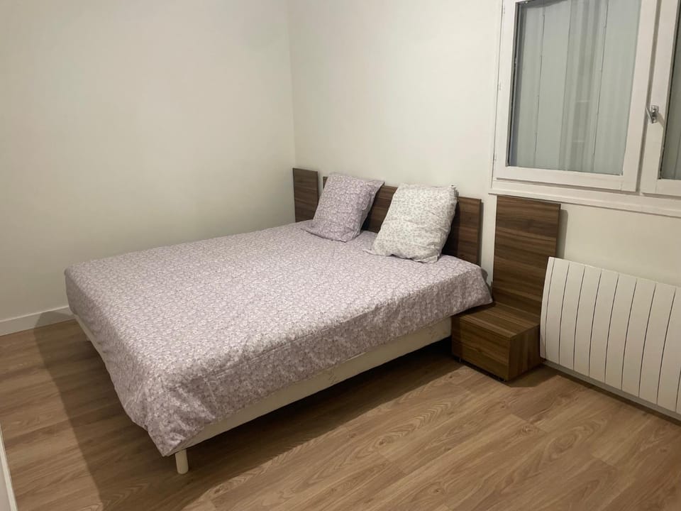 Bed, Photo of the whole room, Bedroom, internet