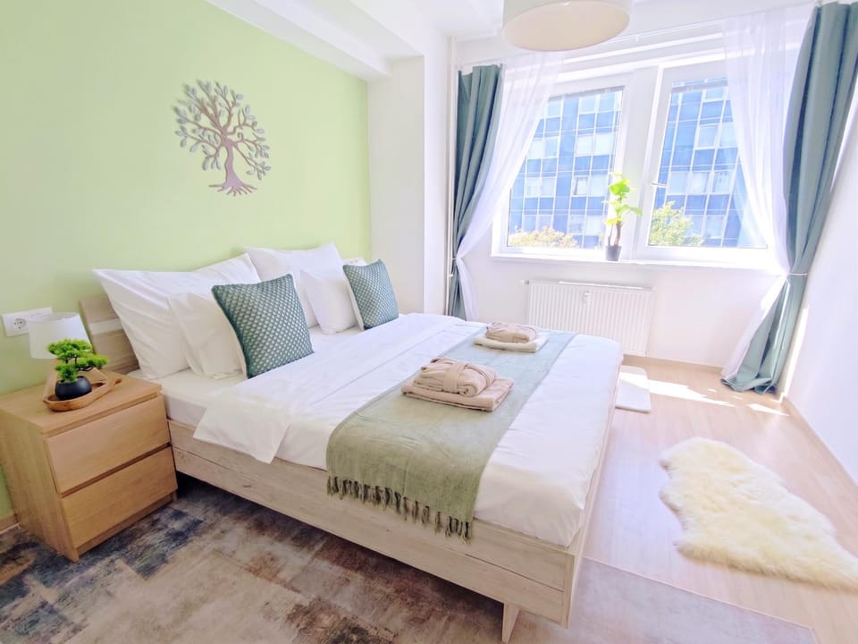 Bed, Photo of the whole room, Bedroom, towels