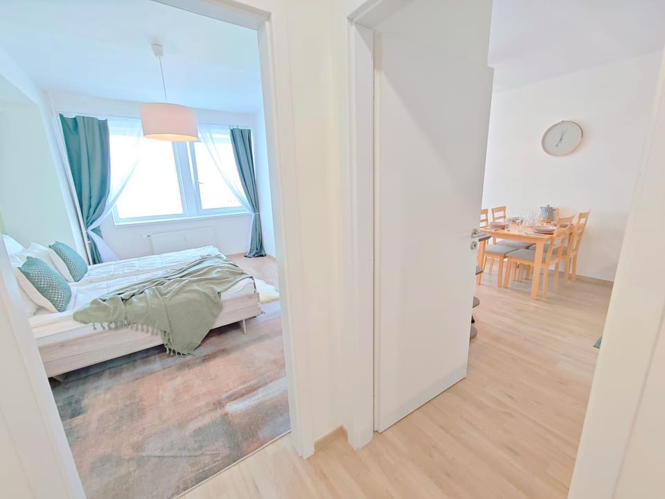 Bed, Living room, Seating area, Dining area, Bedroom