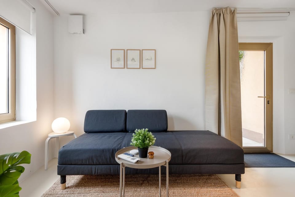 Bed, Living room, Seating area