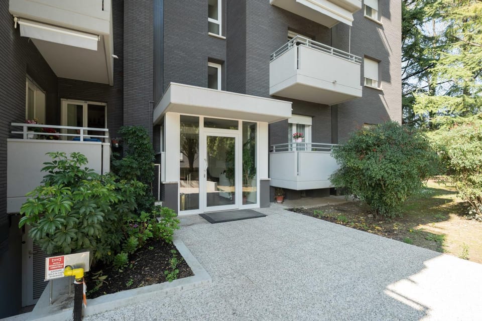Property building, Spring, Day, Garden, View (from property/room), Balcony/Terrace, Garden view