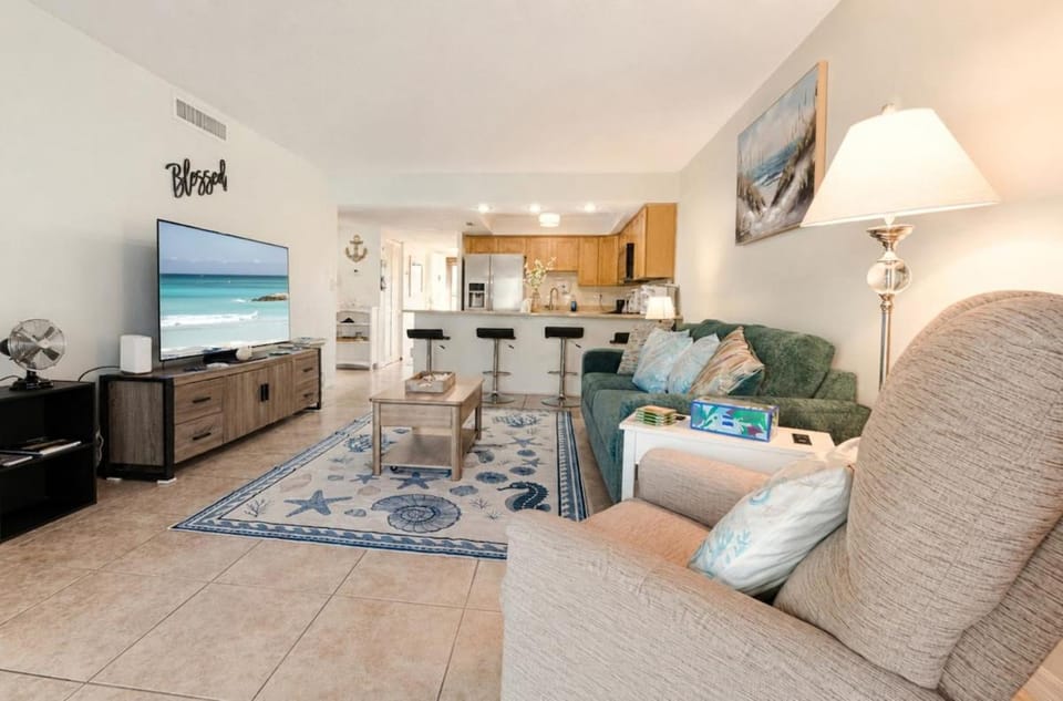 St Augustine Beach 2 bedroom 2 bath beach condo Apartment in Crescent Beach