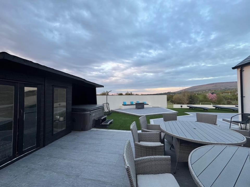 Jeannies retreat at little lake fb House in Northern Ireland