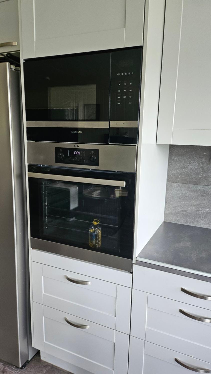 Kitchen or kitchenette, microwave, oven