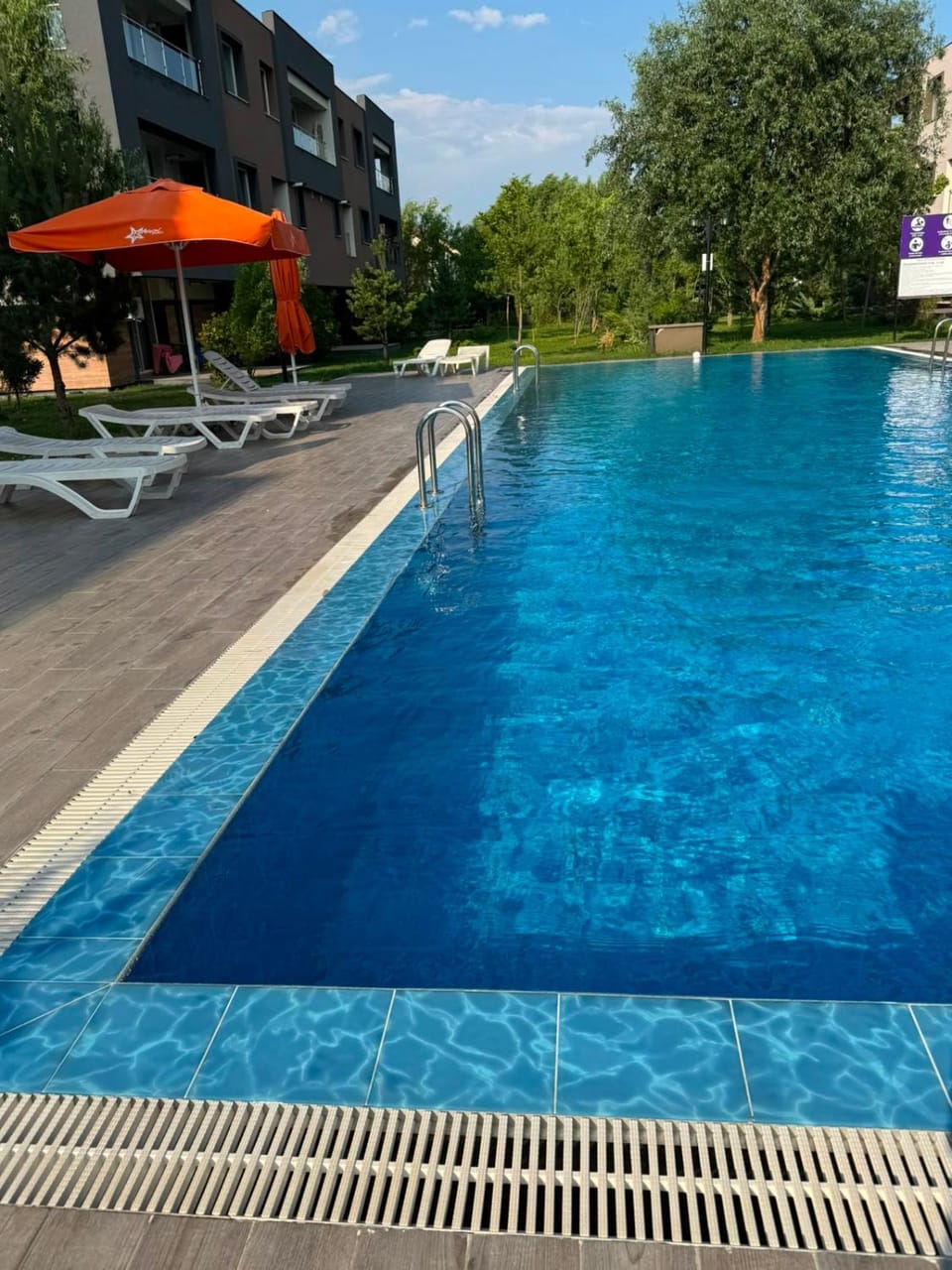 Beside Gardens Apartment in Romania