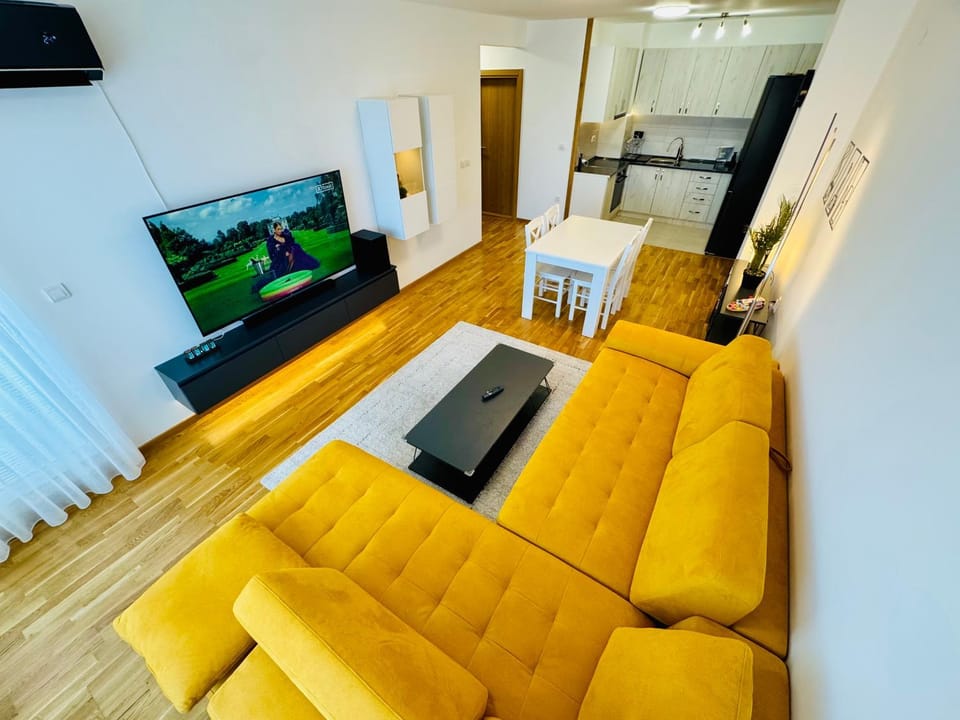 TV and multimedia, Kitchen or kitchenette, Living room, Seating area, Evening entertainment