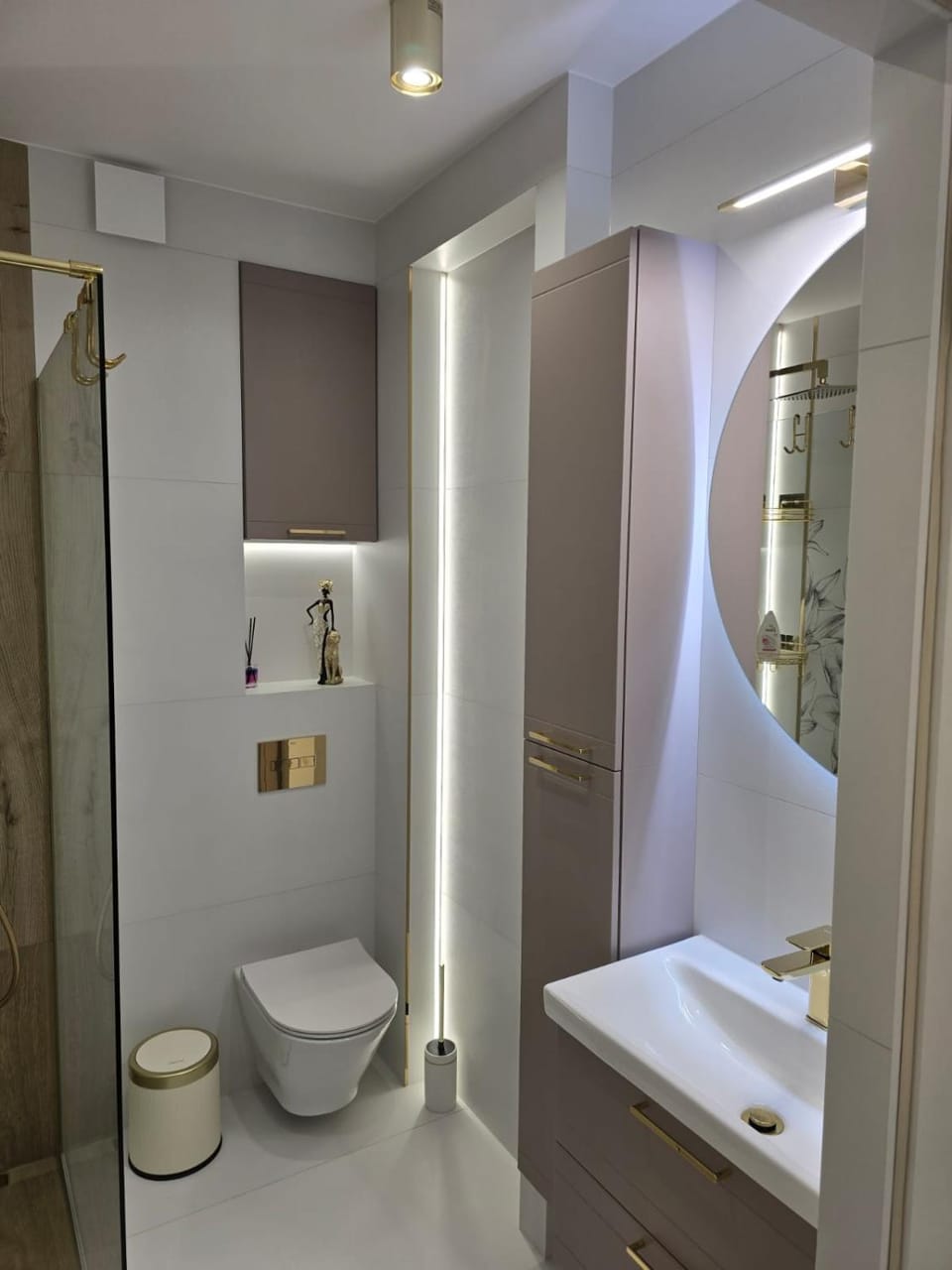 Shower, Toilet, Bathroom