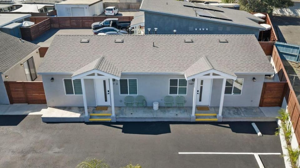 Bright Vista Retreat - Near Downtown & Shopping Apartment in Vista