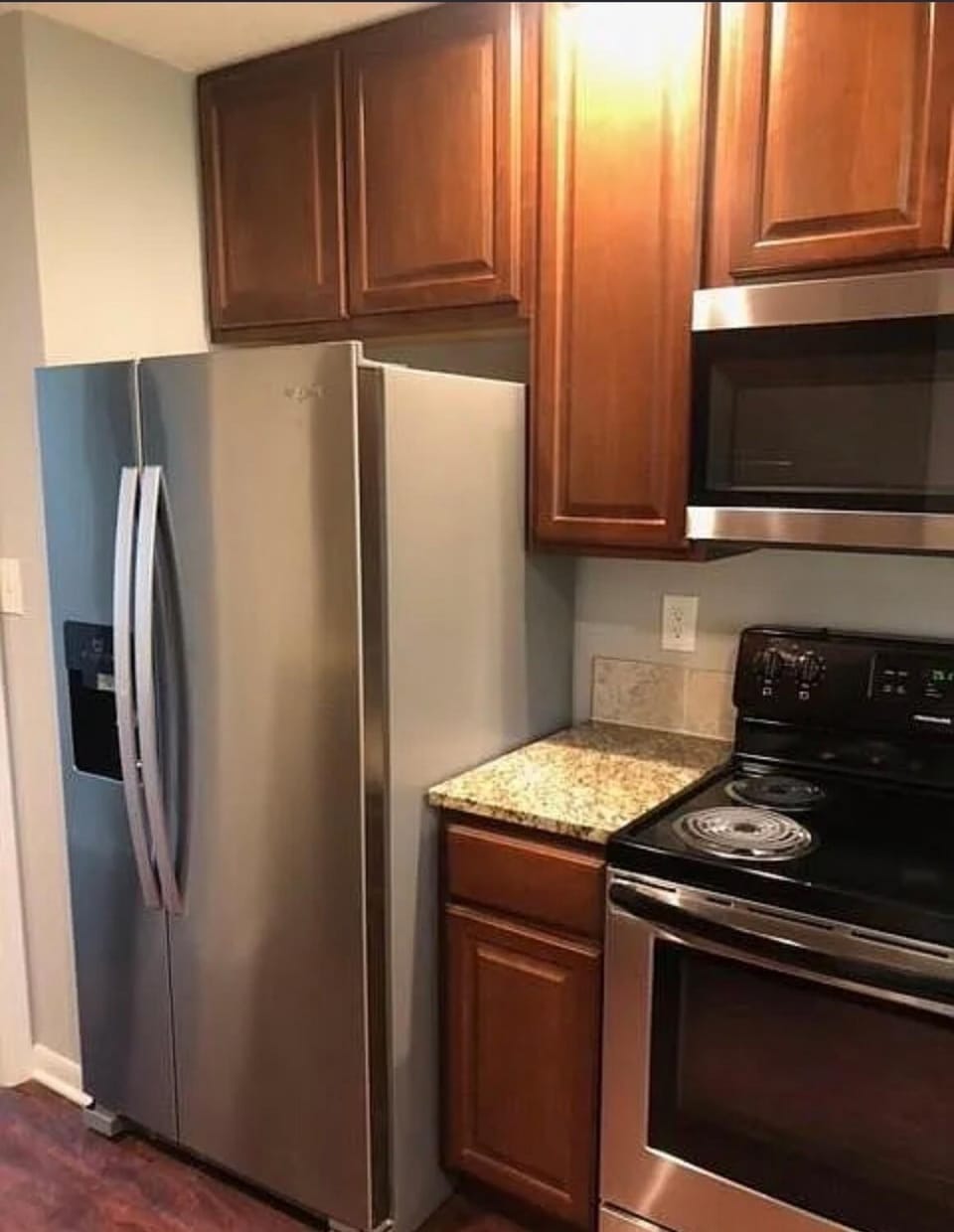 3 BR w large yard and pet friendly Near Kansas City! House in Kansas