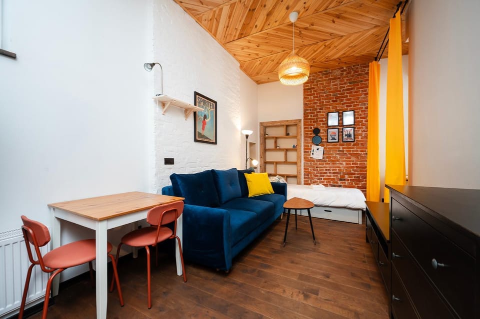 Bed, Kitchen or kitchenette, Living room, Photo of the whole room, Seating area, Dining area