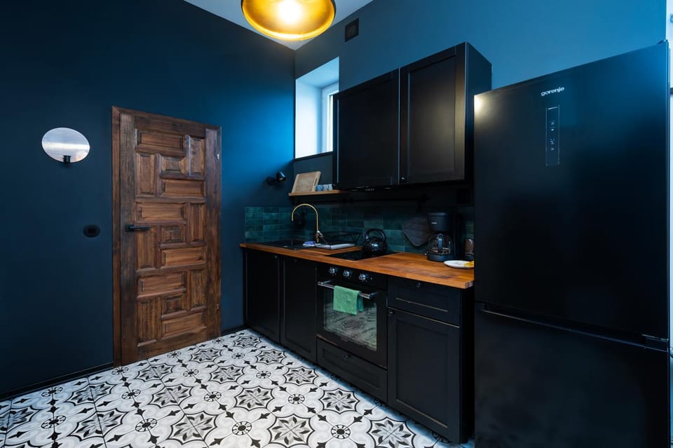 Kitchen or kitchenette, oven, stove