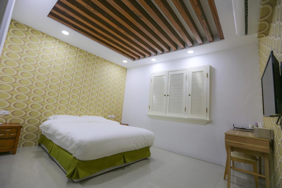 Photo of the whole room, Decorative detail