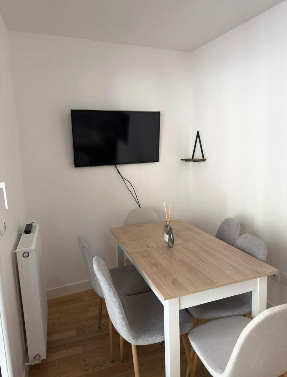 TV and multimedia, Dining area