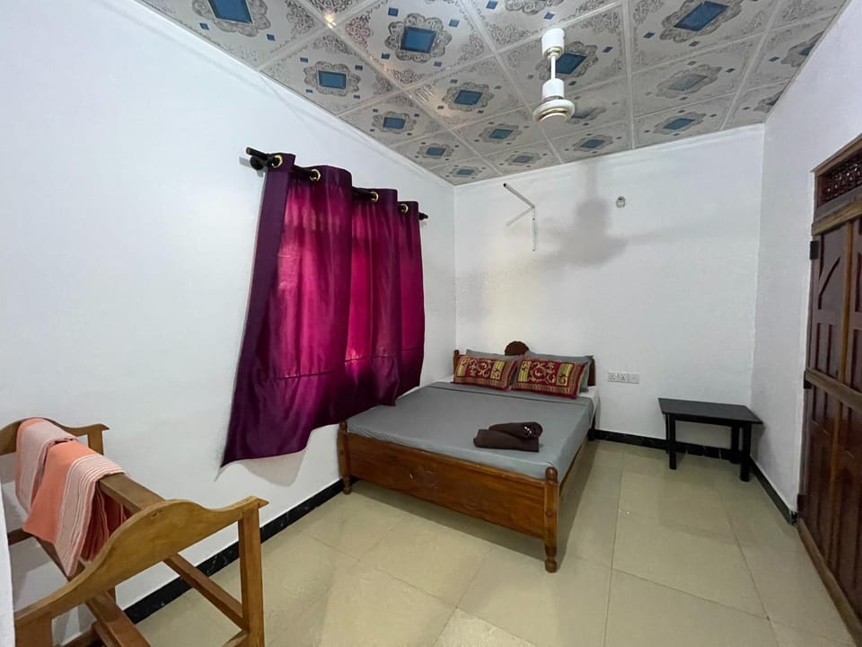 Bed, Living room, Photo of the whole room, Bedroom