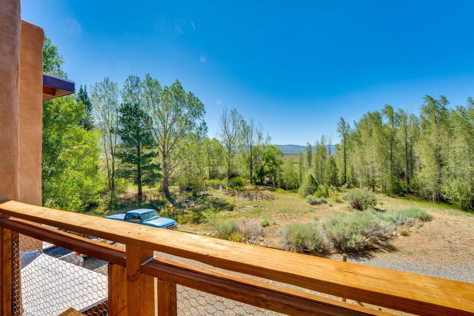 Des Montes Retreat: Hike, Ski, Swim & Shop! House in New Mexico