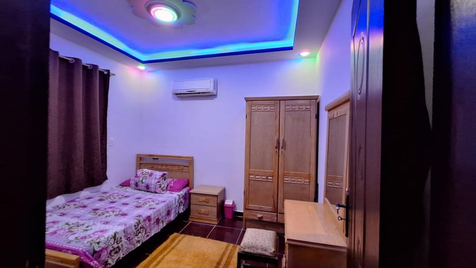 Photo of the whole room, Bedroom, air conditioner