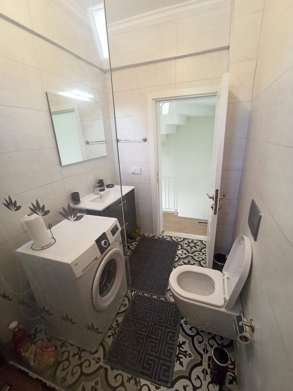 Bathroom, washing machine