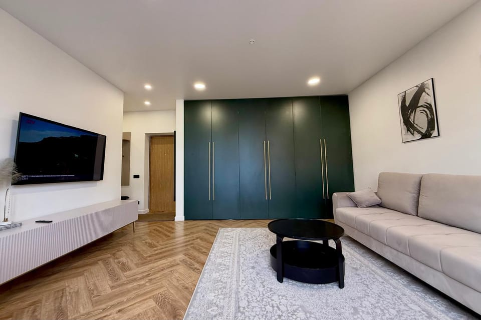 Communal lounge/ TV room, TV and multimedia, Living room, Decorative detail, Evening entertainment, wardrobe