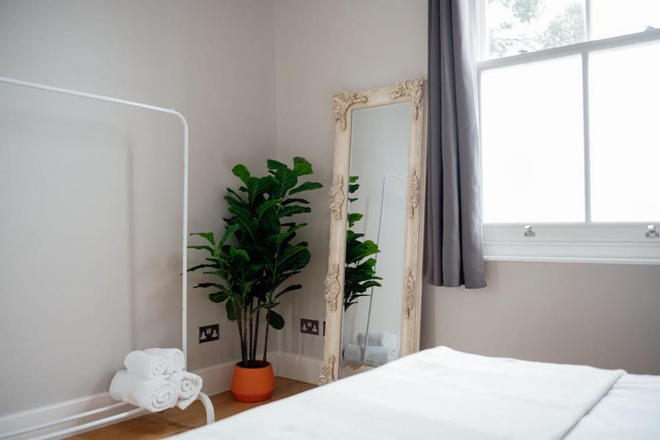 Contemporary & Chic 1 Bedroom Apartment in Honor Oak Apartment in London Borough of Southwark