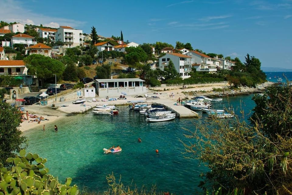Villa Starlight Okrug Panoramic Sea View & Jacuzzi Villa in Okrug Gornji