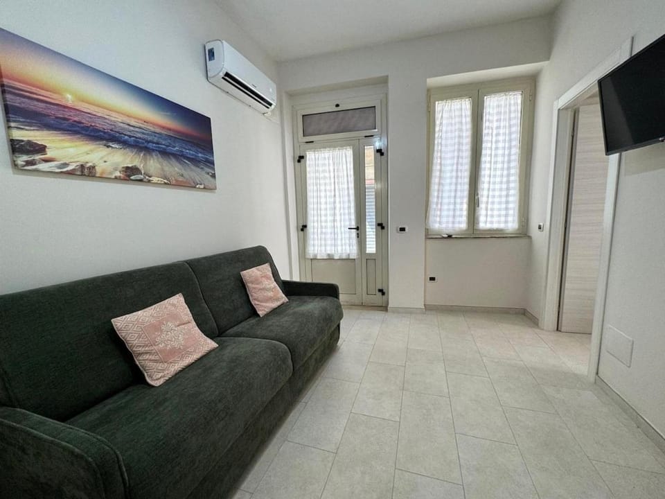 Communal lounge/ TV room, Living room, Seating area, internet, air conditioner
