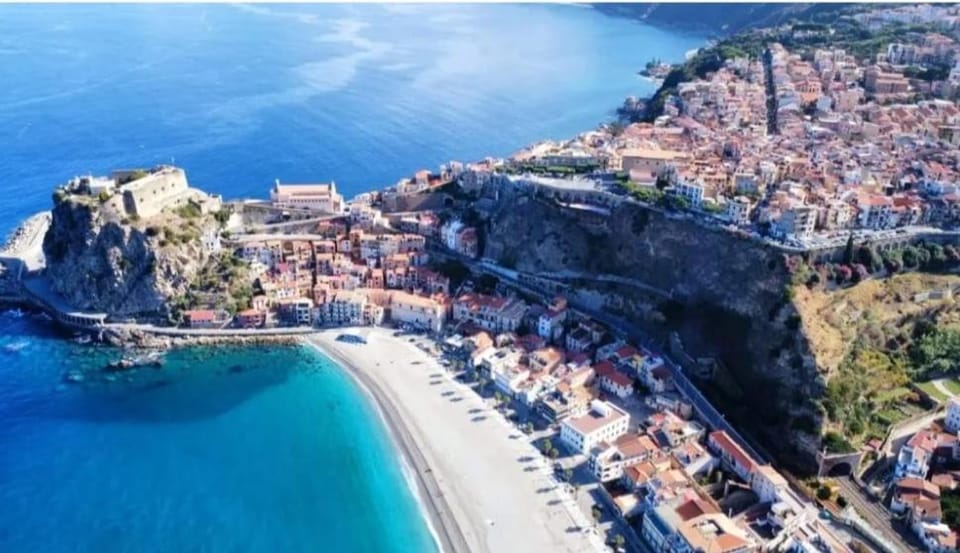 Day, Natural landscape, Bird's eye view, Beach, City view, Mountain view, Sea view