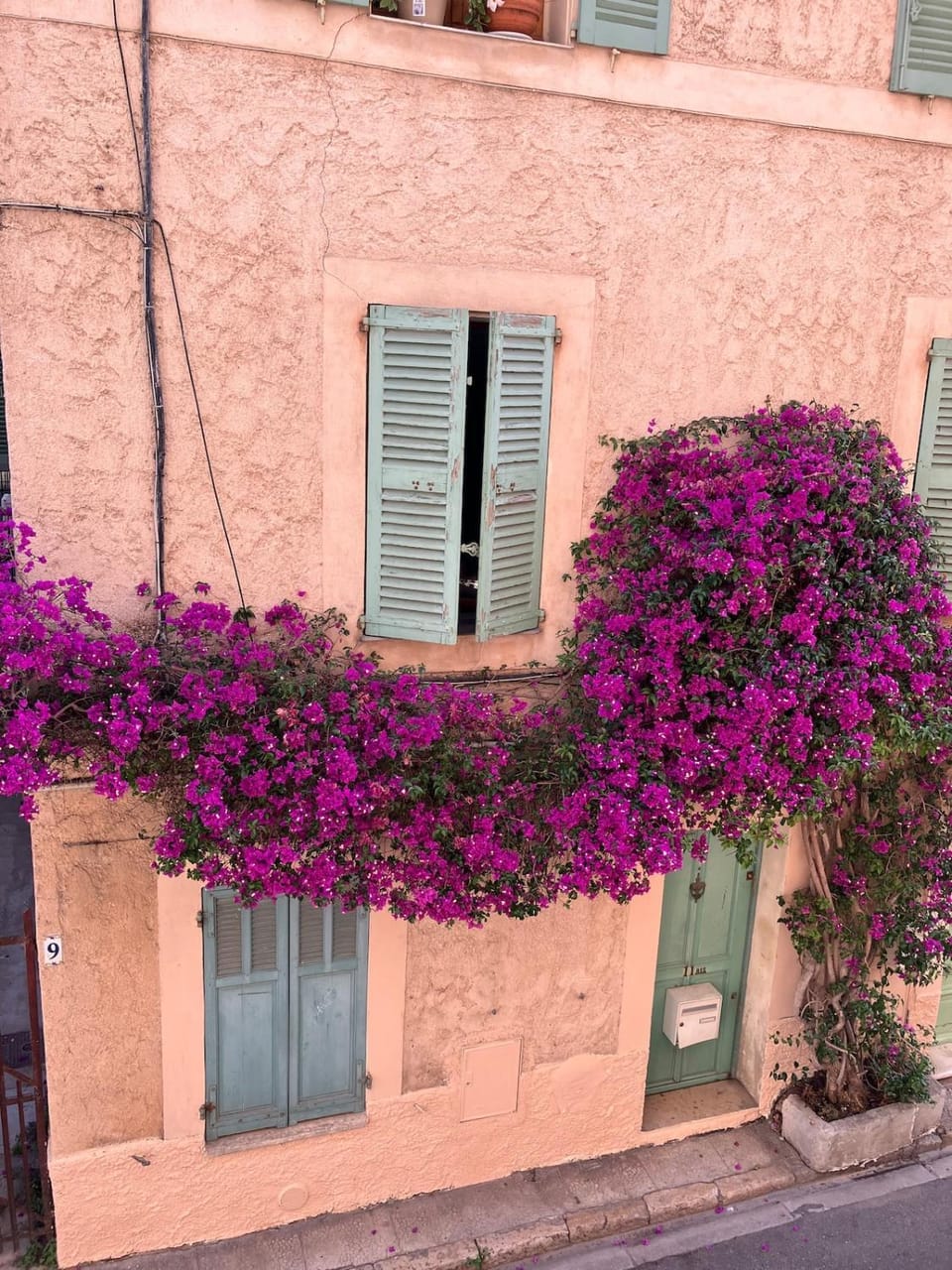 Cosy and authentic apartment in old Antibes Apartment in Antibes