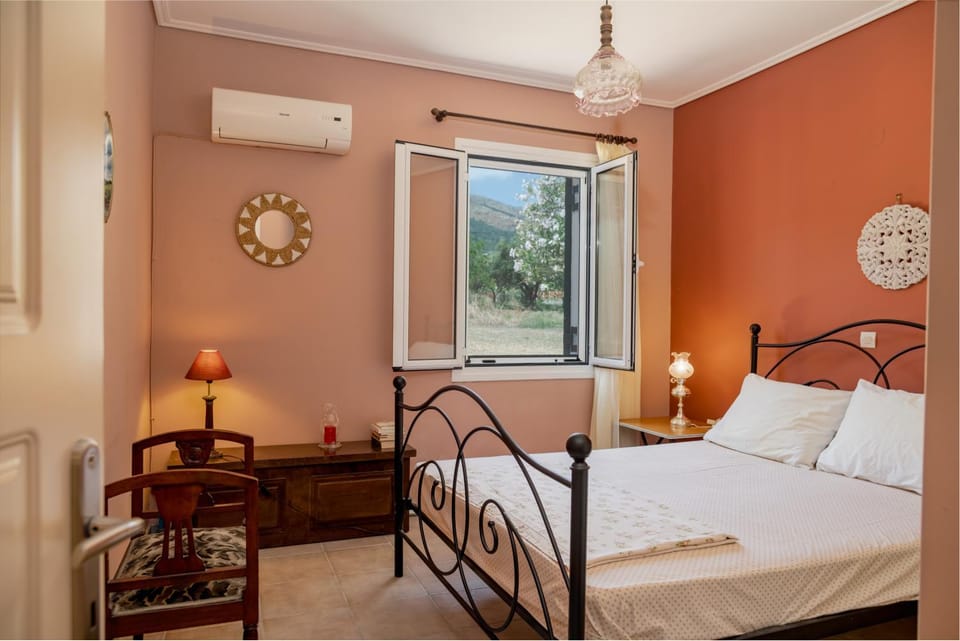Bed, Photo of the whole room, Bedroom, air conditioner