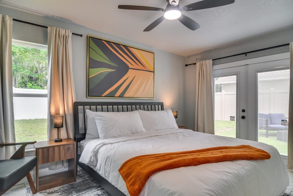 Sleek & Central! Safety Harbor Home Near Beaches House in Safety Harbor