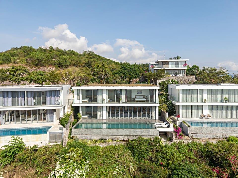Property building, Spring, Day, Natural landscape, Mountain view, Pool view, Swimming pool, Parking