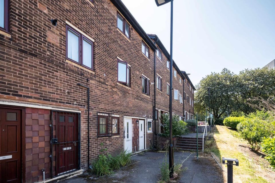 Property building, Spring, Day, Neighbourhood, Garden, Garden view, Street view