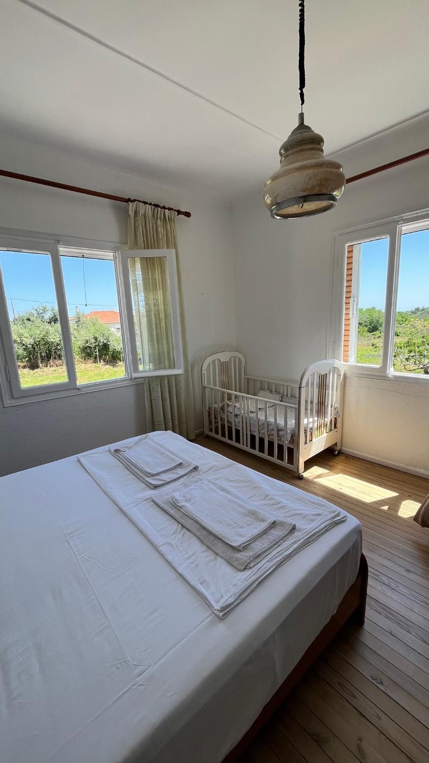 Bed, Photo of the whole room, Bedroom, towels