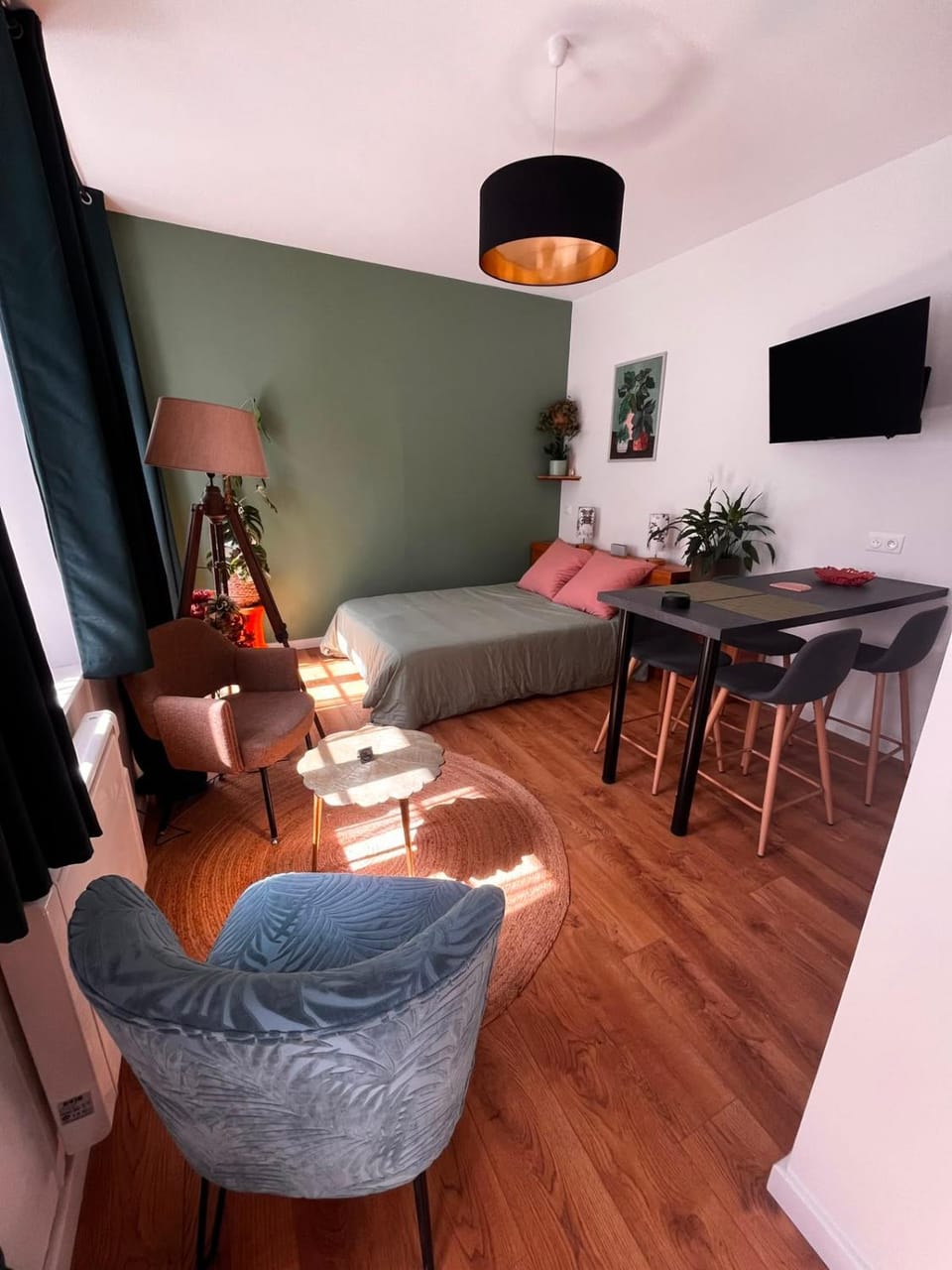 TV and multimedia, Living room, Dining area