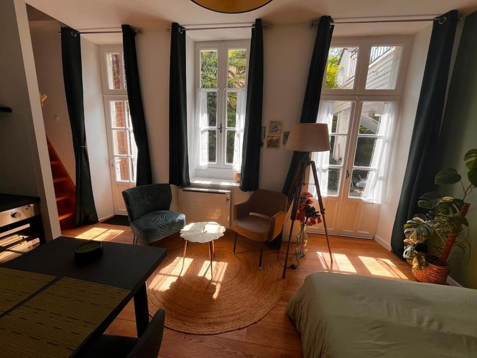 Living room, internet