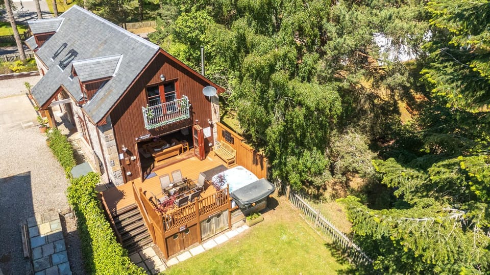 Red Squirrel Lodge House in Boat of Garten