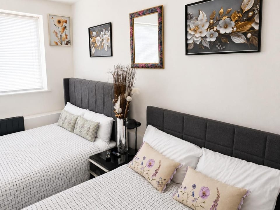 Roclems cosy happy hour flats Apartment in Grays