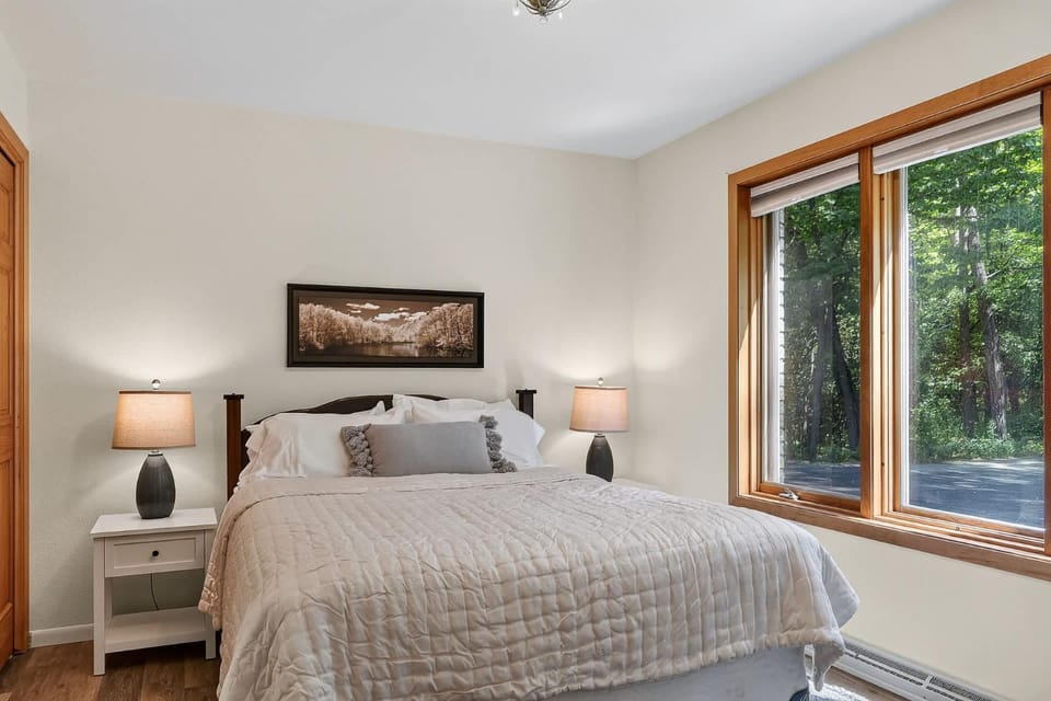 Dog Friendly Home in Sturgeon Bay with fire pit House in Door County