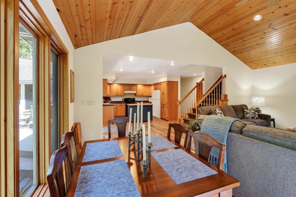 Dog Friendly Home in Sturgeon Bay with fire pit House in Door County