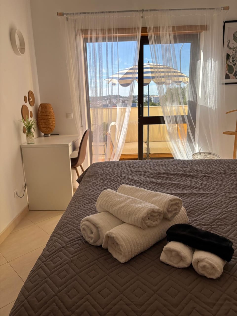 Bed, View (from property/room), Balcony/Terrace, Bedroom, towels