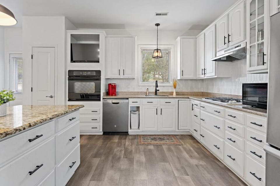 Cozy Home With a Short Drive To Nashville House in Hendersonville