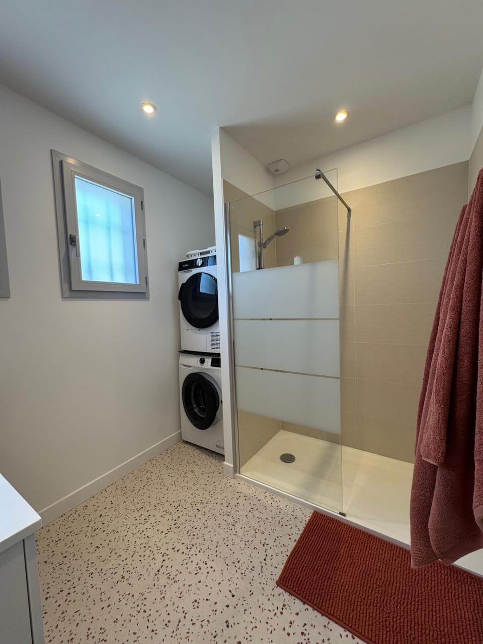 Shower, Bathroom, heating, towels, washing machine, dryer